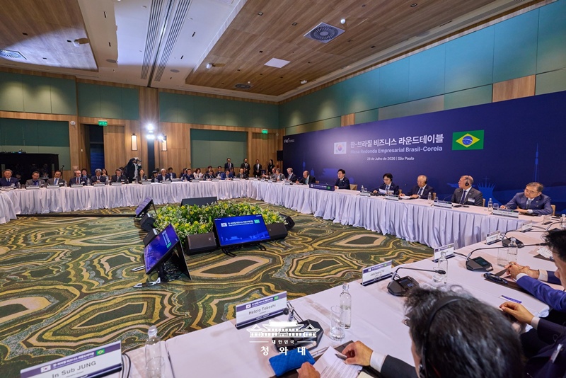 President Lee on July 28 attends a bilateral business roundtable at a hotel in Sao Paulo, Brazil.