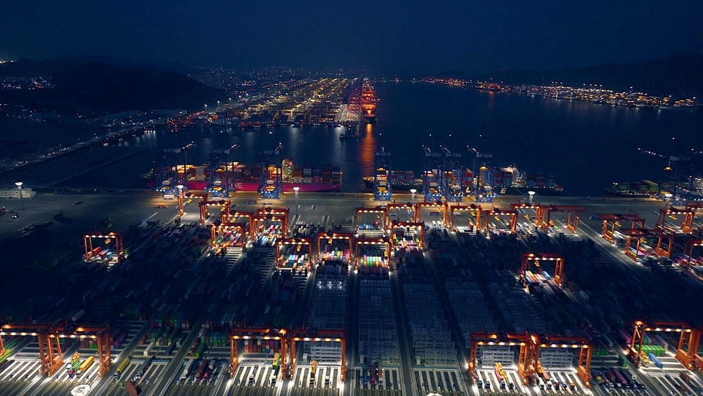 The Ministry of Trade, Industry and Resources in a report released on Aug. 1 said July exports reached USD 98.89 billion, the second highest on record for a month. Shown is the night view of Pier 7 at Busan New Port. (Dongwon Global Terminal Busan)