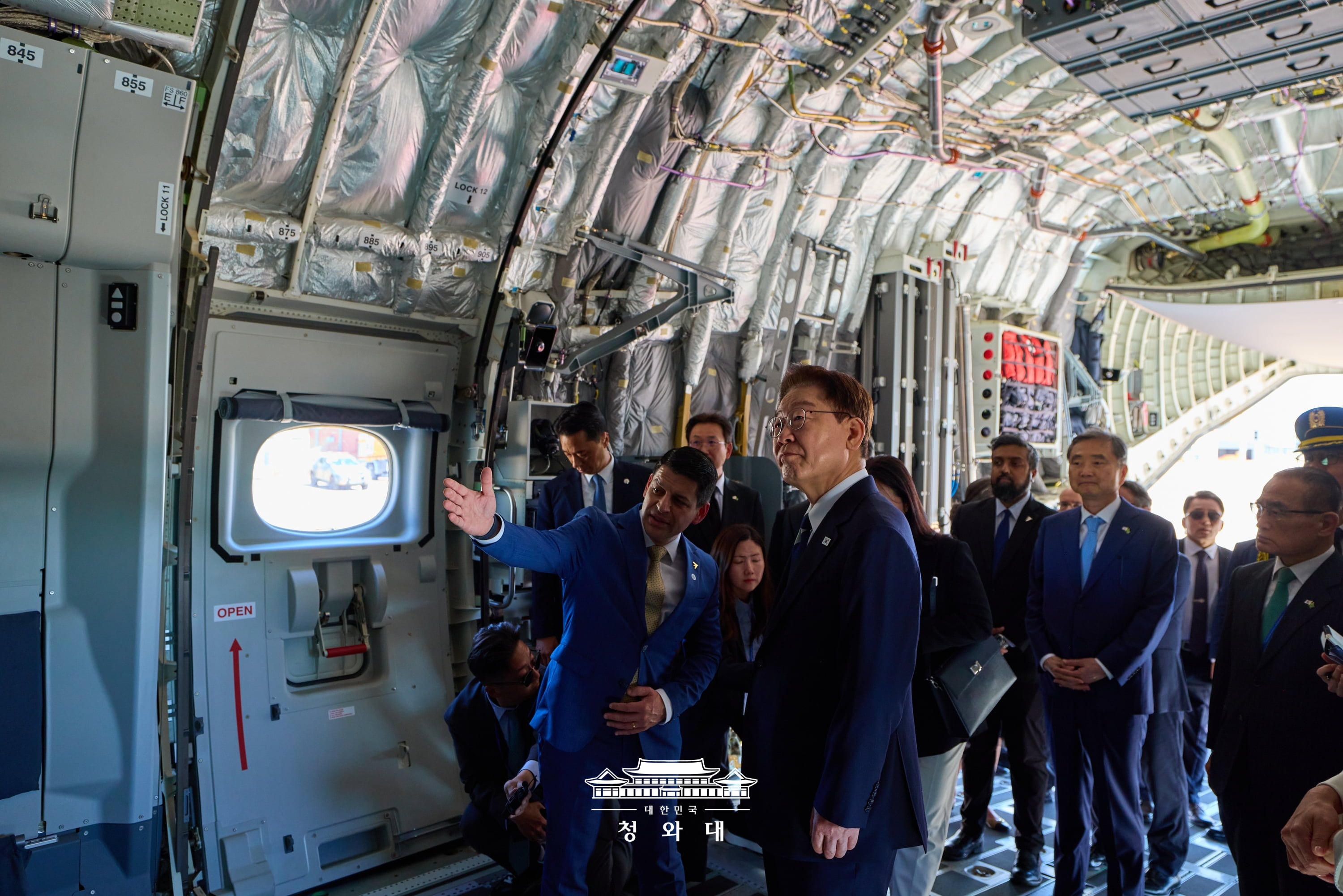 On a state visit to Brazil, President Lee on July 26 inspects the Brazilian Embraer C-390, a transport aircraft acquired by the Republic of Korea Air Force, at Brasilia Air Base in the Brazilian capital.