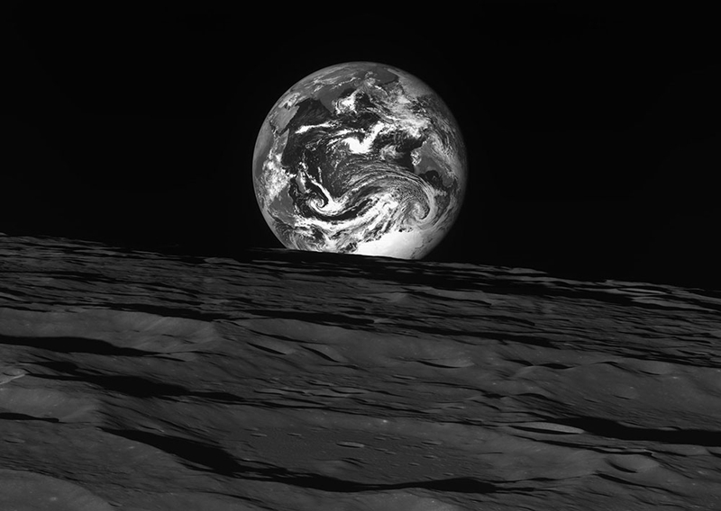 The Korea AeroSpace Administration on Aug. 4 said it will present the country's heliophysics exploration plan and proposals for global cooperation at this year's Committee on Space Research Scientific Assembly, which runs from Aug. 1-9 at the convention center Fortezza da Basso in Florence, Italy. Shown is the lunar surface and Earth taken by Korea's first lunar probe Danuri. (Korea Aerospace Research Institute)