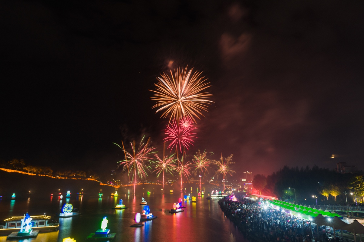 This is a scene from the 2024 Jinju Namgang Yudeung Festival (Oct. 5-20) along the Namgang River and around Jinjuseong Fortress in Jinju, Gyeongsangnam-do Province. 