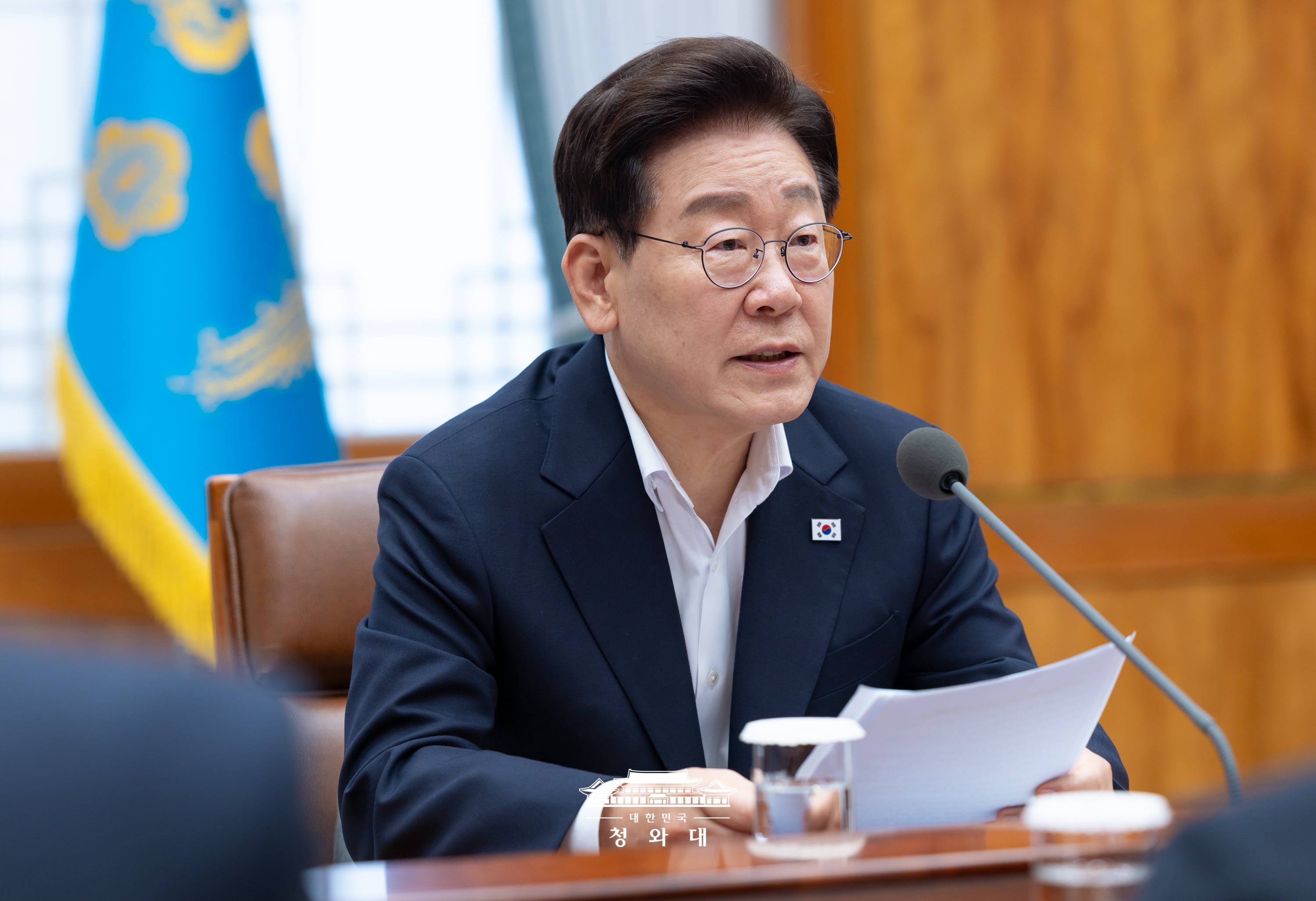 President Lee Jae Myung on Aug. 10 speaks at the second meeting of a joint inspection by the public and private sectors on his administration's three megaprojects at Cheong Wa Dae in Seoul's Jongno-gu District. (Cheong Wa Dae)