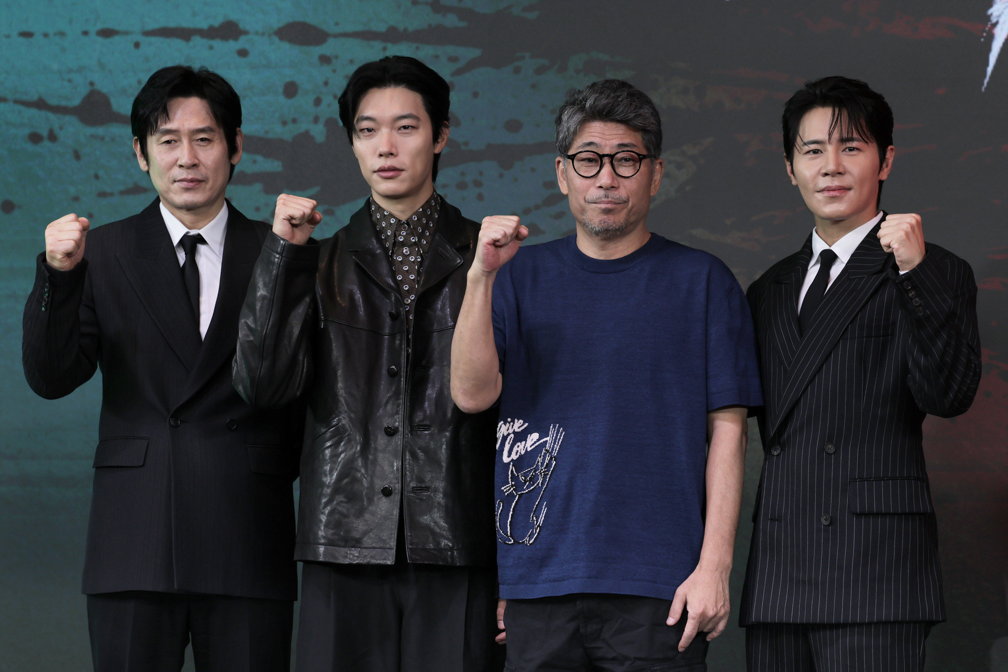 Actors Seol Kyung-gu (from left) and Ryu Jun-yeol, director Kim Hong-sun and actor Lee Kyu-hyung on Aug. 20 pose for a group photo at a news conference for the original Netflix series 