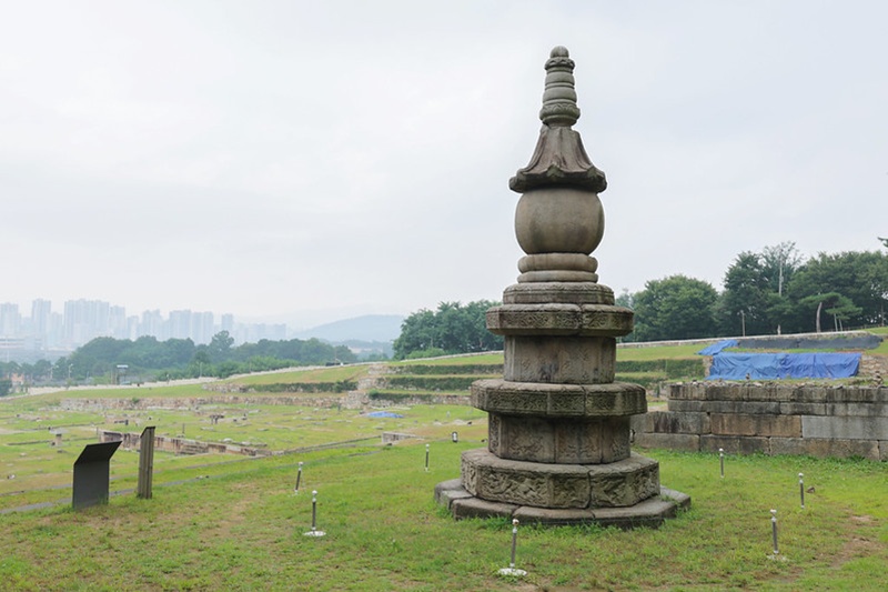 Yangju Hoeamsaji Saritap is designated National Treasure No. 2130.  