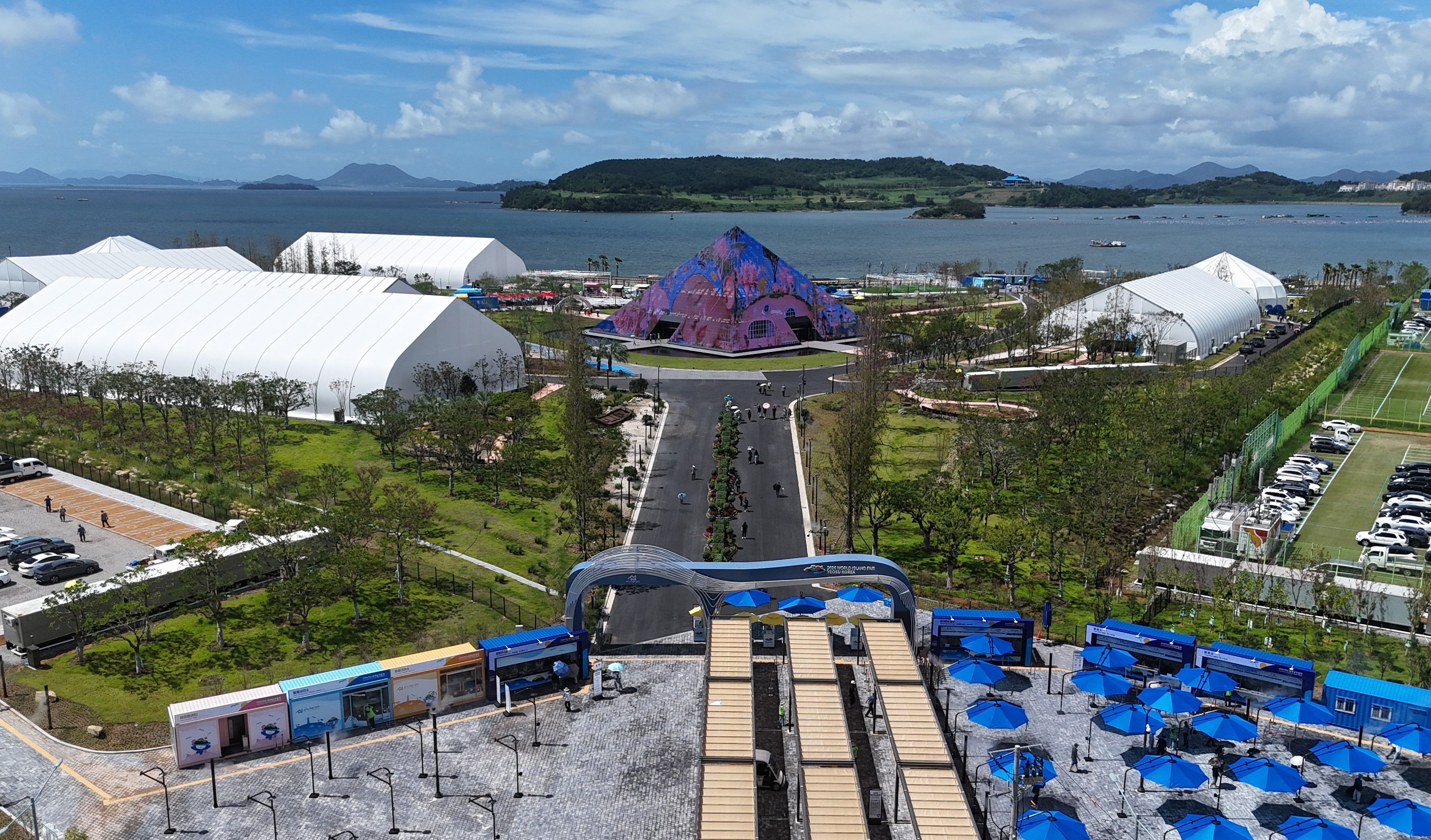 The inaugural World Island Fair is scheduled to run from Sept. 5 to Nov. 4 in and around Yeosu, Jeollanam-do Province. Shown is Jinmo District of Dolsando Island, the main venue of the festival. (Event's organizing committee) 