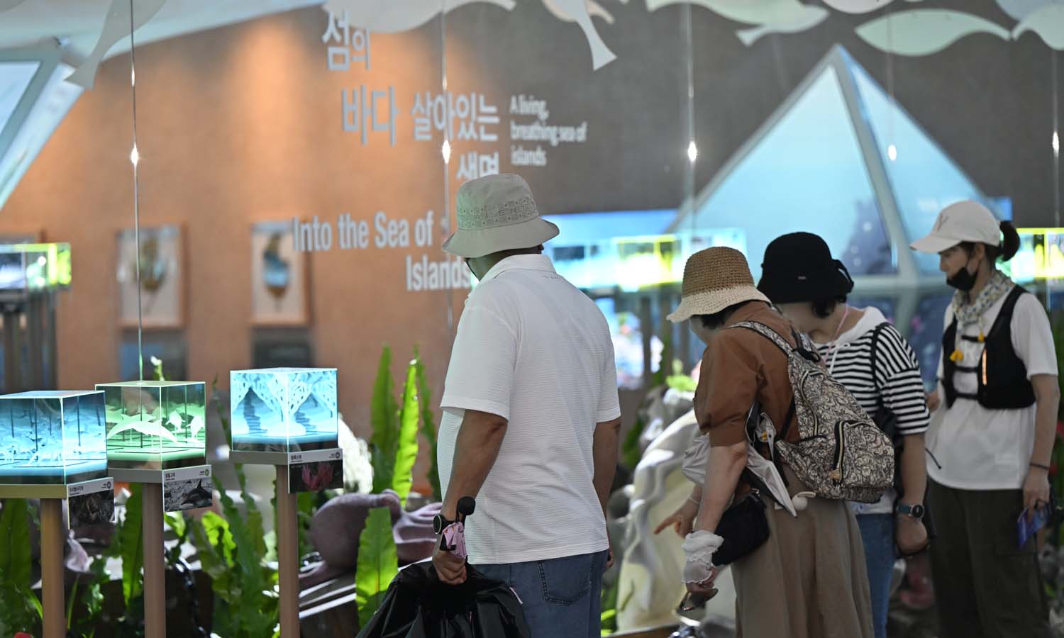 A preview day on Aug. 29, about a week before the opening of the inaugural Yeosu World Island Fair, has visitors viewing a marine ecological island display at the event's main venue on Dolsando Island off the coast of Yeosu, Jeollanam-do Province. (Event's organizing committee)    