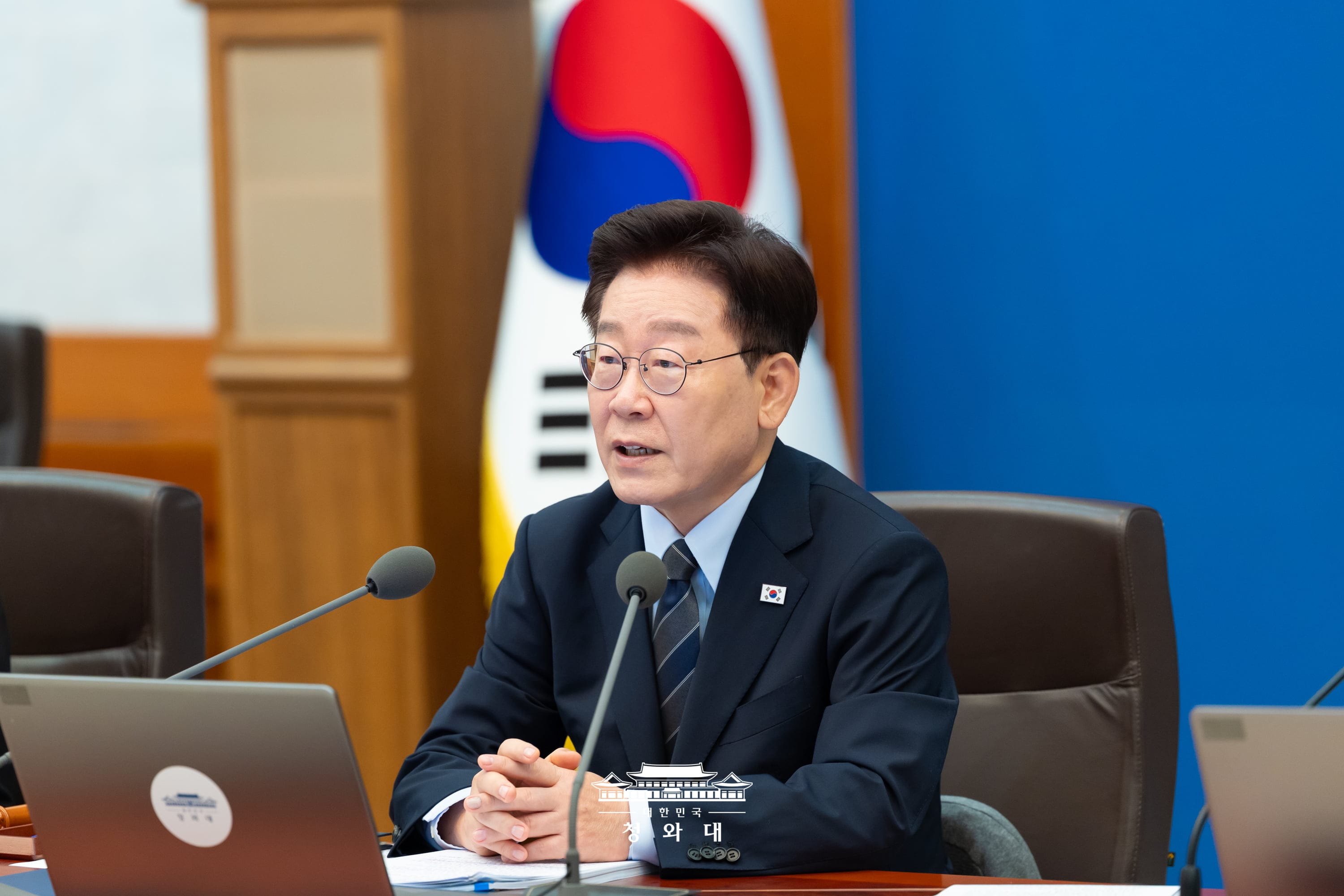 President Lee Jae Myung on Sept. 1 speaks at a Cabinet meeting held at Cheong Wa Dae in Seoul's Jongno-gu District. (Cheong Wa Dae)  
