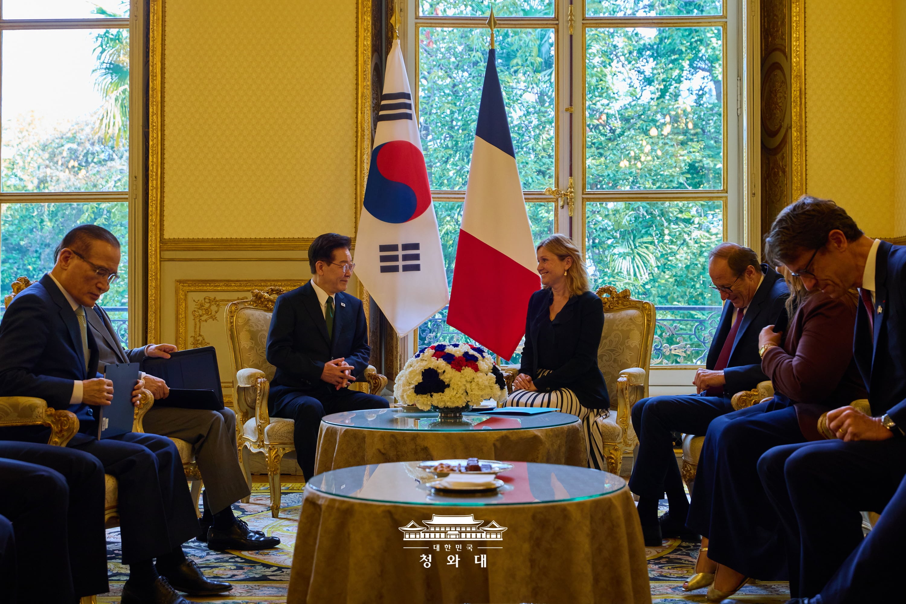 President Lee Jae Myung on Sept. 9 attends talks with Yael Braun-Pivet, president of the French National Assembly, at her official residence in Paris. 