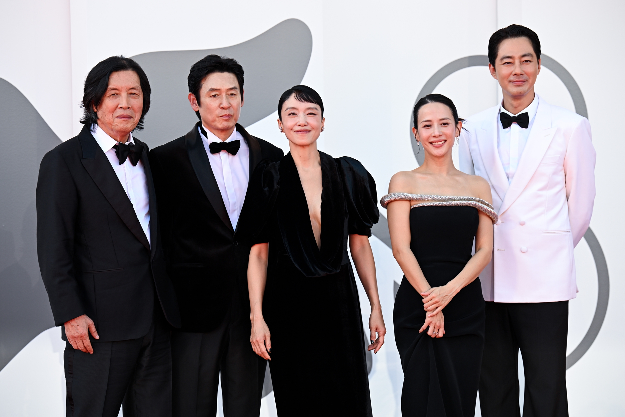 Director Lee Chang-dong (from left) and actors Sul Kyung-gu, Jeon Do-yeon, Cho Yeo-jeong and Zo In-sung of 
