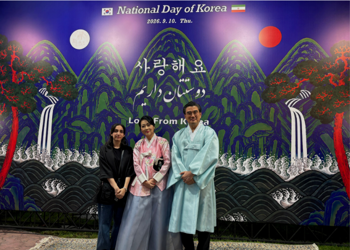 Ambassador to Iran Kim Junpyo, his wife Shin Eunah and Honorary Reporter Shabnam Khakpour Ziaei on Sept. 10 pose for a photo at the National Day reception at the Korean Ambassador's Residence in Tehran.