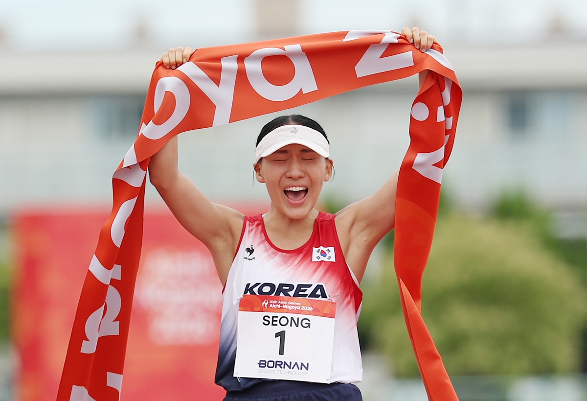 ▲ 20일 일본 아이치현 안조 스포츠파크에서 열린 2026 아이치·나고야 아시안게임 근대5종 여자 개인 결승 레이저런 경기에서 한국 성승민이 결승선을 통과하며 환호하고 있다. 