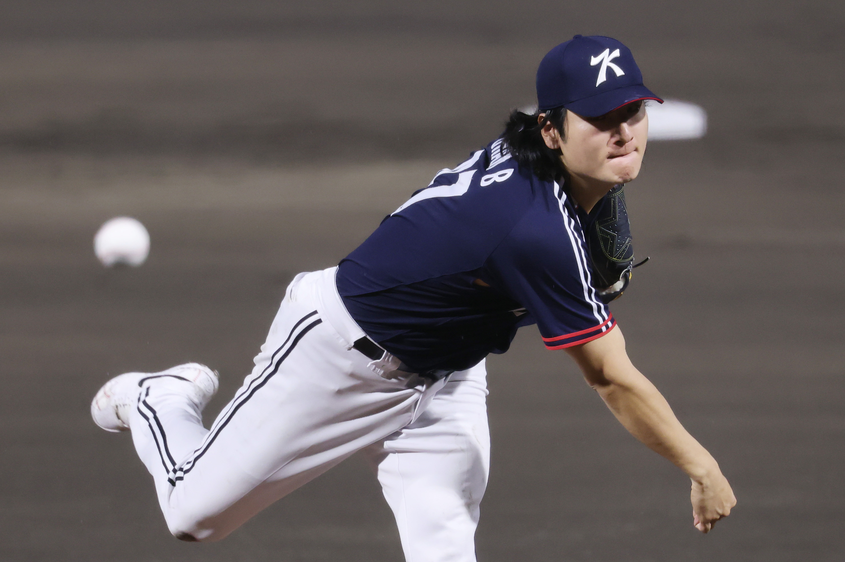 Starting pitcher Kwak Bin on Sept. 27 throws the ball in the gold medal final against Japan at Toyohashi Municipal Baseball Stadium in Aichi Prefecture at the Aichi-Nagoya Asian Games in Japan.