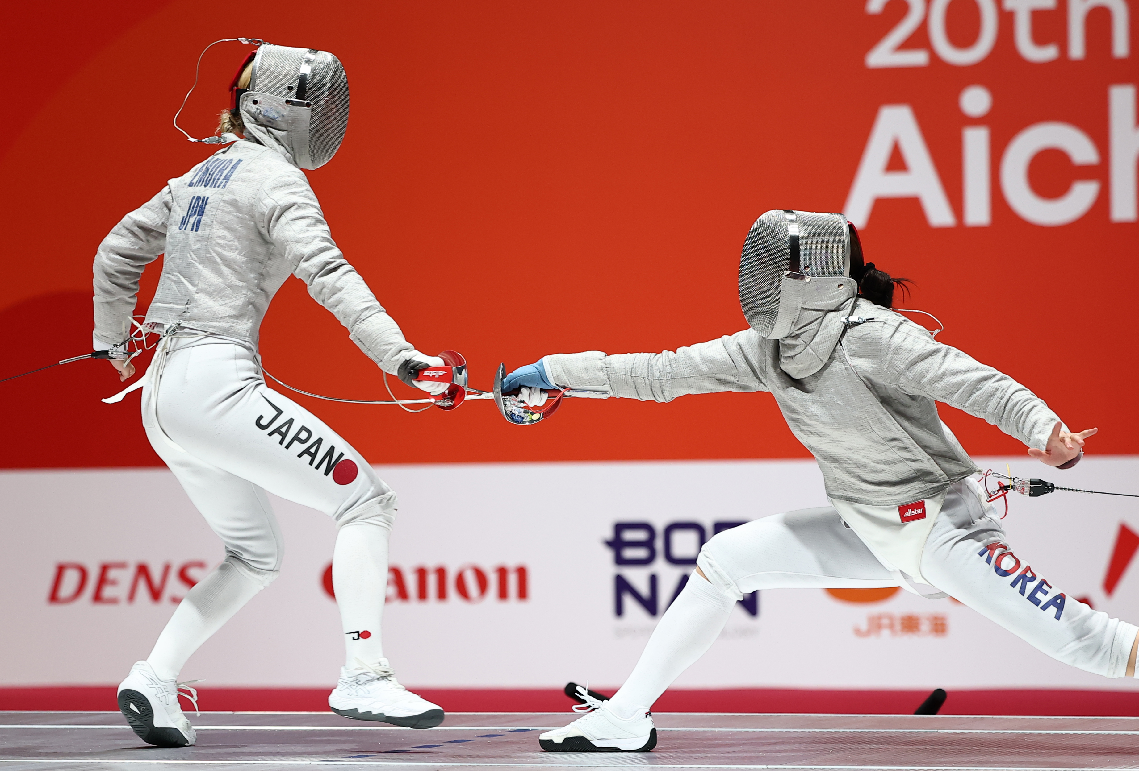 Seo Ji-yeon on Sept. 27 attacks Japan's Misaki Emura in the women's team sabre final of fencing at the Aichi-Nagoya Asian Games held at Aichi Sky Expo in Tokoname, Aichi Prefecture, in Japan.