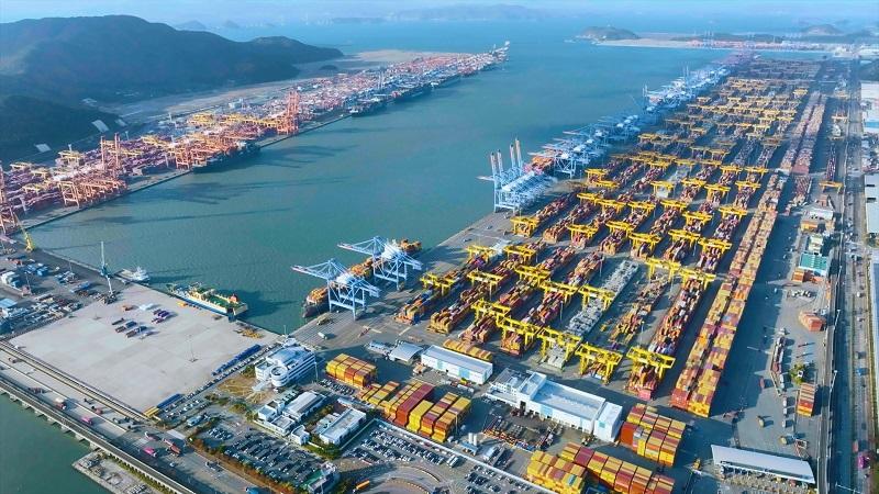 A Korean draft proposal for interim safety standards for onboard carbon capture systems has been adopted as a base document for developing global safety standards by the International Maritime Organization. Shown is an aerial view of Busan New Port in Busan's Gangseo-gu District. (Busan Port Authority)