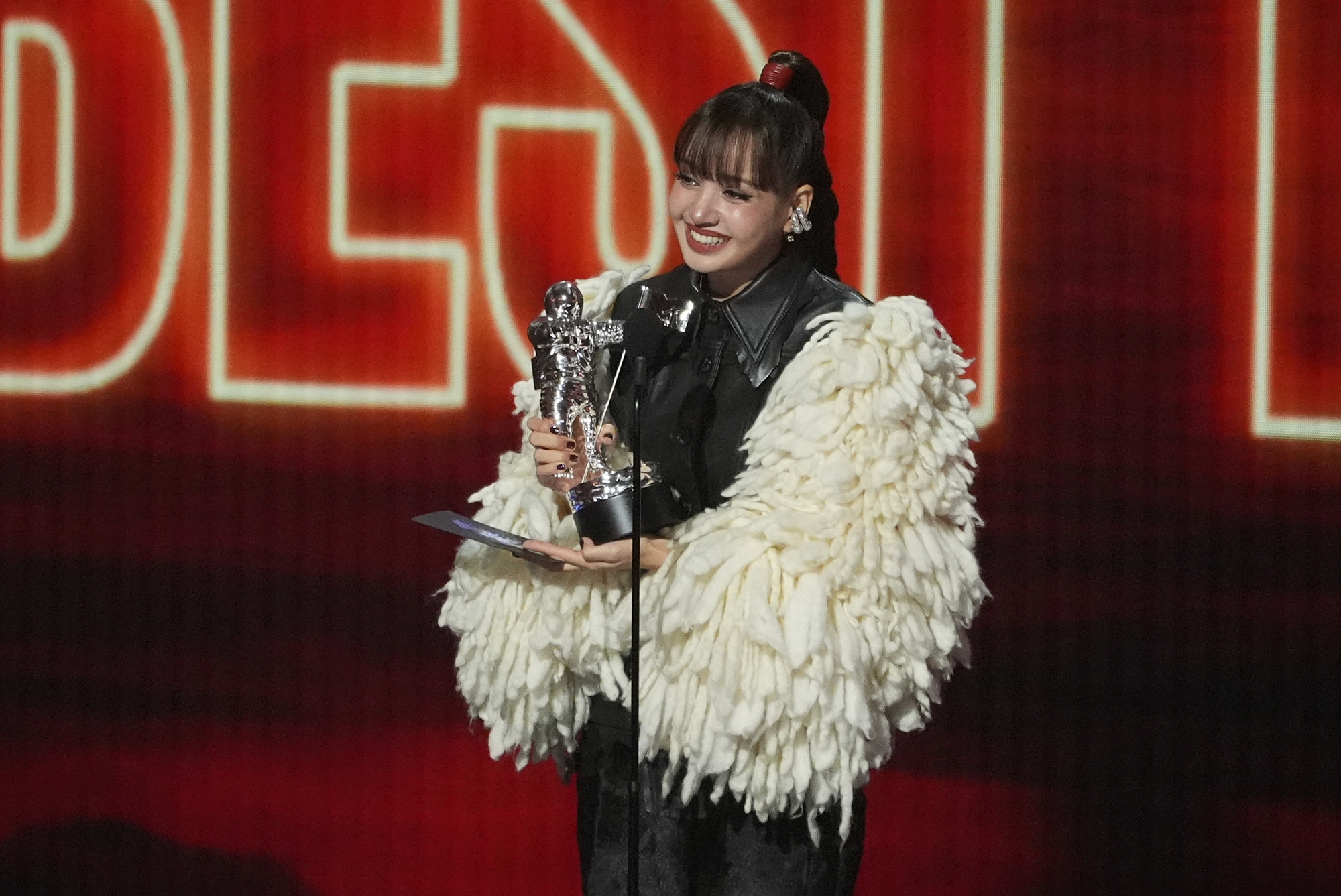 BLACKPINK's Lisa on Sept. 27 makes her acceptance speech after winning Best Pop for 