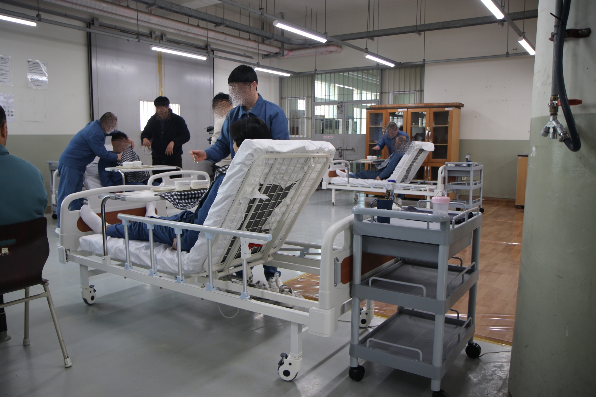 Inmates at Hwaseong Vocational Training Correctional Institution learn to work as caregivers. (Ministry of Justice)  