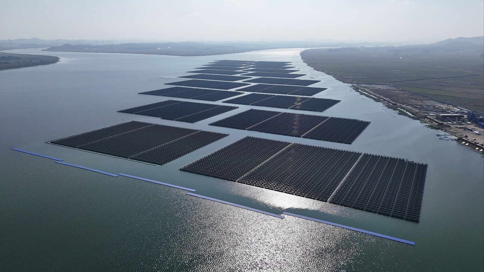 The Ministry of Climate, Energy and Environment on Sept. 29 announced a plan for power grid innovation at a Cabinet meeting to redesign the power grid system to enable renewable energy capacity of over 100 gigawatts by 2030. Shown is an aerial view of the floating solar power plant at Daeho Lake in Seosan, Chungcheongnam-do Province. (Korea-East Power)