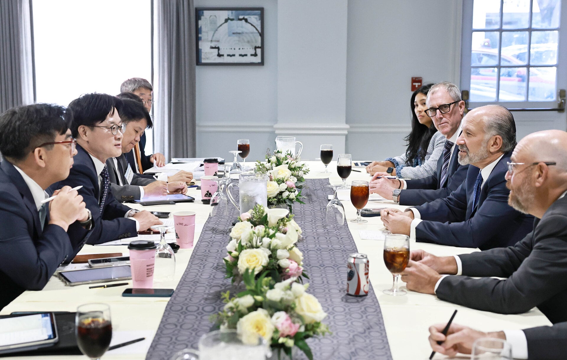 The Korean and U.S. governments on Oct. 1 announced plans to promote three strategic investment projects under a bilateral memorandum of understanding. Shown is Minister of Trade, Industry and Resources Kim Jung-Kwan (second on left) on July 23 attending talks with U.S. Secretary of Commerce Howard Lutnick in Washington. (Ministry of Trade, Industry and Resources)