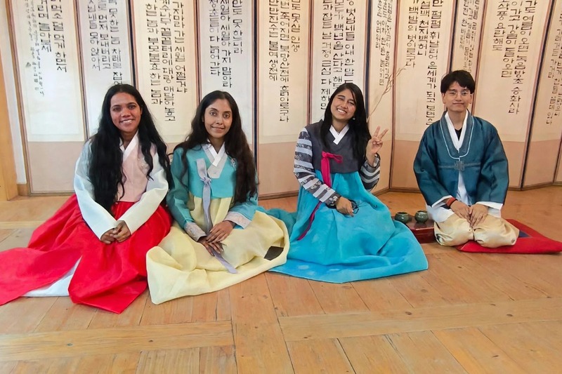 Participants on Sept. 24 pose in Hanbok (traditional clothing) during the 