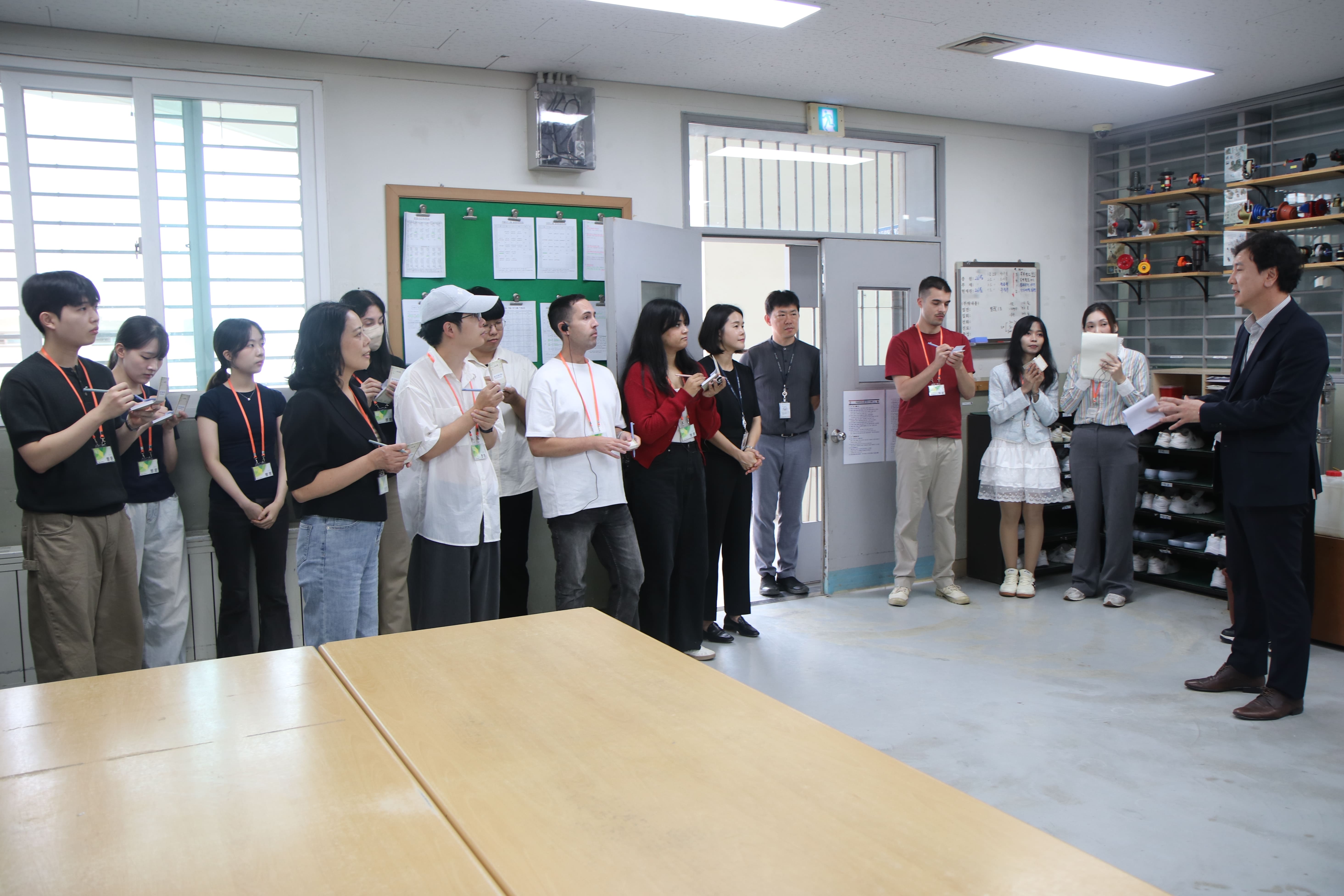 An official (right) on Sept. 17 briefs press tour participants on the institution's programs during a visit to the Hwaseong Correctional Institution for Vocational Training in Hwaseong, Gyeonggi-do. 