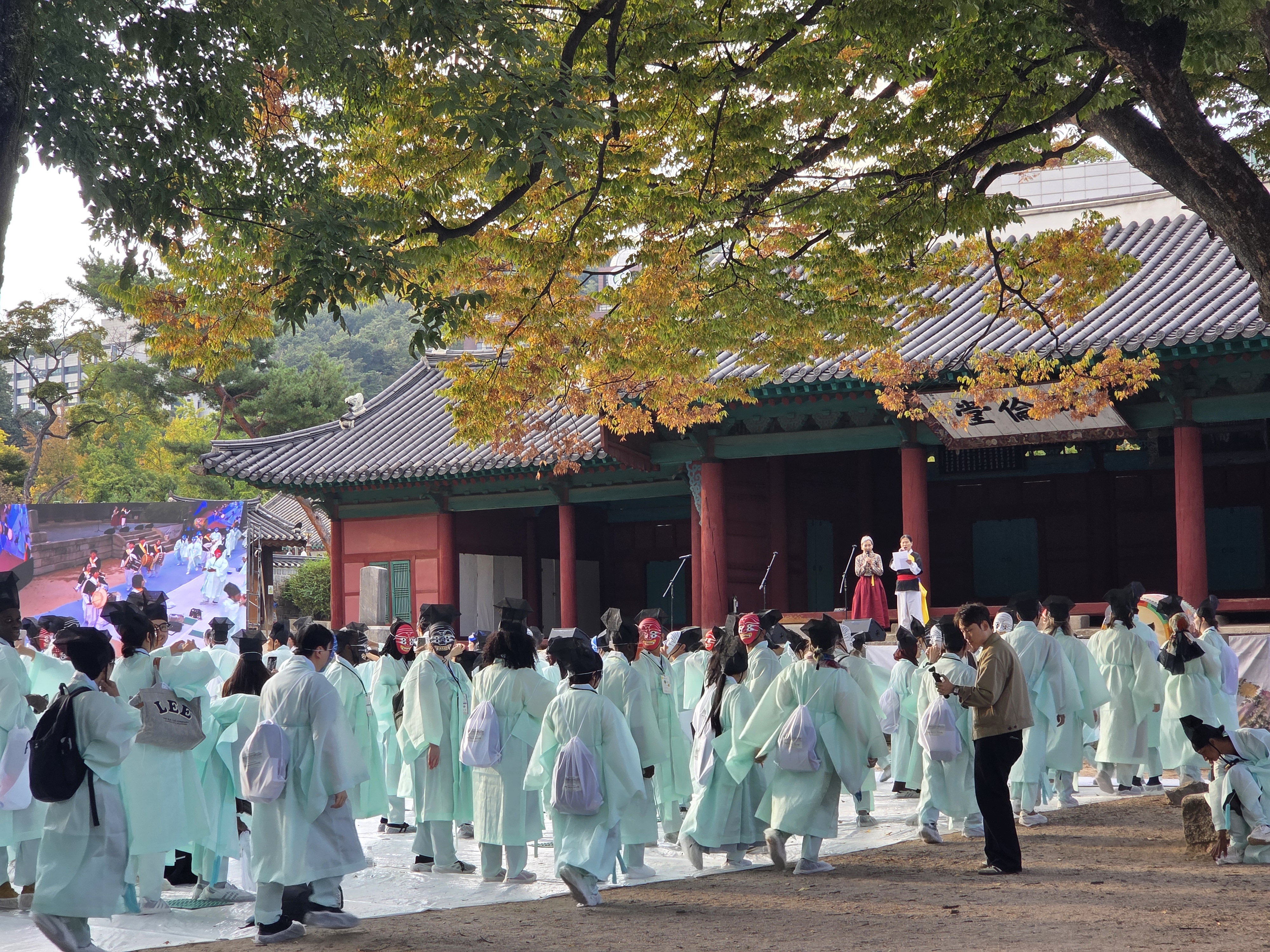 Participants on Oct. 5 dance talchum after taking the gwageo at Sungkyunkwan University in Seoul's Jongno-gu District.