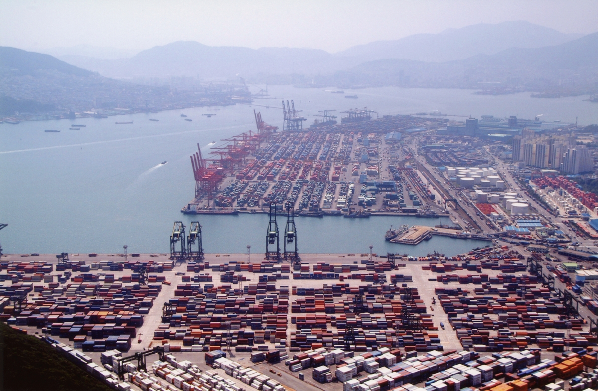 Information and communications technology exports in September shattered the monthly record with USD 75.15 billion. Shown are containers piled high at Sinseondae Terminal of Busan North Port in Busan's Nam-gu District. (Busan Port Authority)