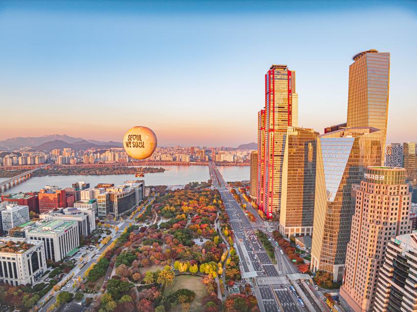 The International Monetary Fund (IMF) has slashed its forecast for Korea's public debt-to-GDP ratio this year to 46.1%. Shown is an aerial snapshot of the financial area of Yeouido in Seoul's Yeongdeungpo-gu District. (Seoul Tourism Organization)