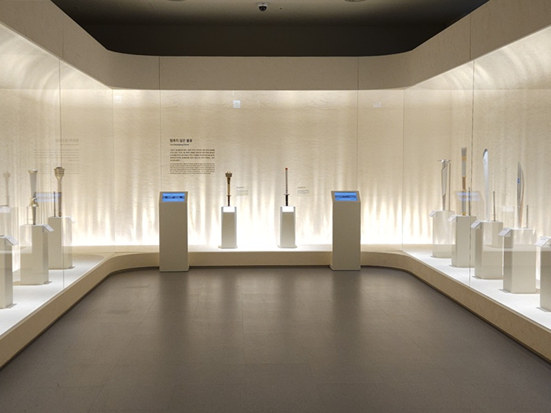 These are Olympic torches displayed at Seoul Olympic Stadium of the National Sports Museum of Korea in Seoul's Songpa-gu District. (Lee Ji Yae)