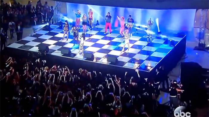  The cast of “The Bachelor” dances with K-pop group 2NE1 on stage at the Times Square mall in the episode aired on January 28. (Photo: YouTube capture) 