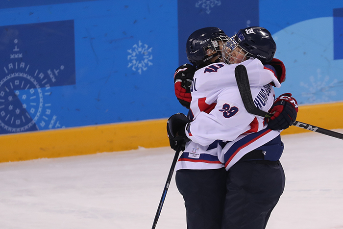 After the match against Sweden, Choi Jiyeon of the South (left) and Hwang Chung Gum from the North embrace each other in consolation at the Kwandong Hockey Center in Gangneung, Gangwon-do Province, on Feb. 20.