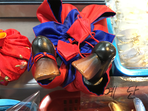 A pair of wooden ducks, required at most weddings, goes for around KRW 20,000.