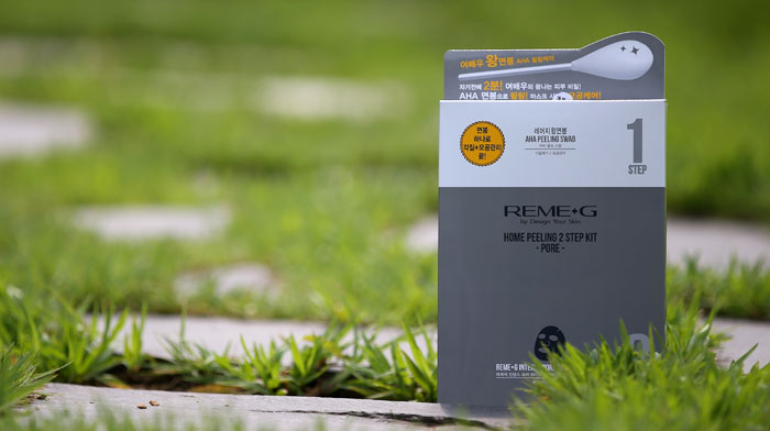 Reme+G face masks contain a special cotton stick that exfoliates the dead skin cells off the face. Made by Ancors, this product 'tightens' the pores and moisturizes the skin.