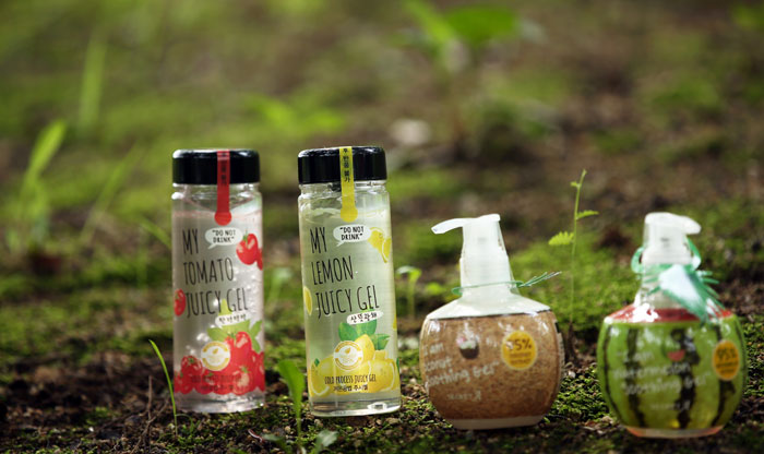Fragrant gels contain natural ingredients, such as tomatoes, lemons, watermelons and coconut. They are marketed to be used in the summer. To enjoy the 'instant cooling and soothing' effect, keep the gels in the refrigerator or other cool place and put them on the face or body immediately after a shower.