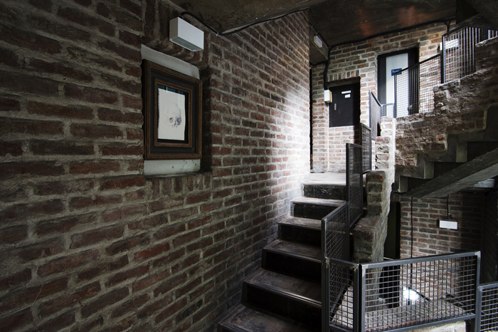  (Top) The former architectural studio for the firm Space reopens as the Arario Museum in Space. (Bottom) The building's interior is made of red bricks. Narrow staircases stretch up to the fifth floor. 