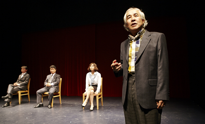 Actors and actresses create an incessant barrage of nonsense for 90 minutes during the play “Offending the Audience.” (photo courtesy of IDA Entertainment)