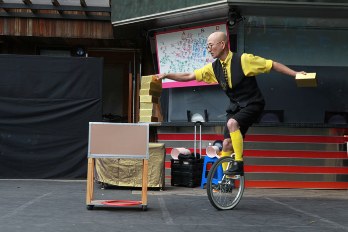 (Top) A performance by the KimChanSu Mime Company. (Bottom) A circus performance by Daisuke from Japan. 