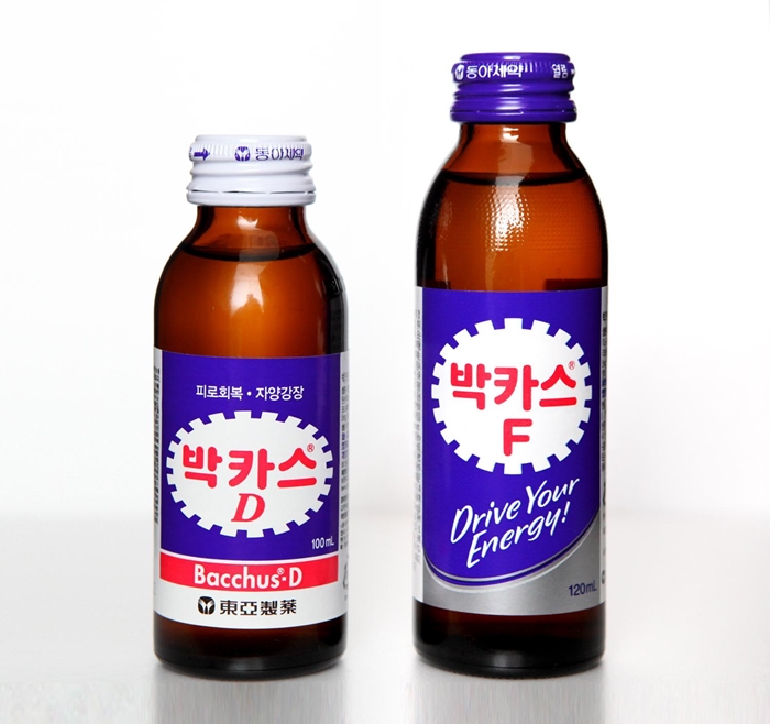 Bacchus energy drinks are a steady seller in Korea. The original Bacchus D has been on the market since 1963. Bacchus F, made for convenience stores, is on the right. 