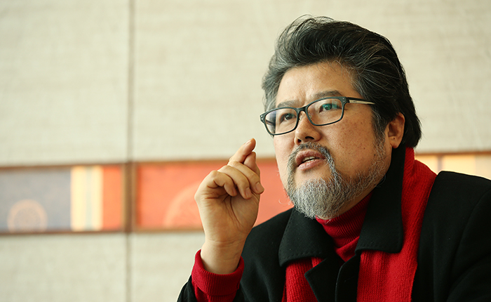 Baritone Kim Seoung-chuel talks about how he became who he is now, from only beginning his music education at the age of 25, to working and getting an education in Italy, through to today.