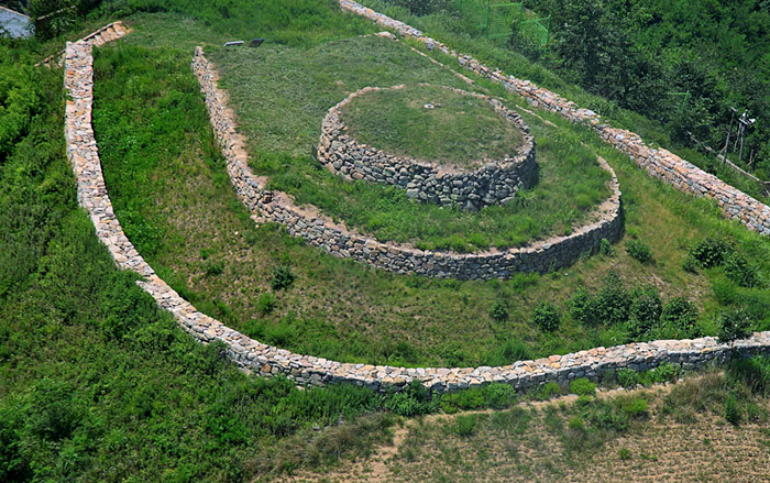  The <i>Daesosan Bongsudae</i>, an ancient beacon tower (photo courtesy of Yeongdeok County) 