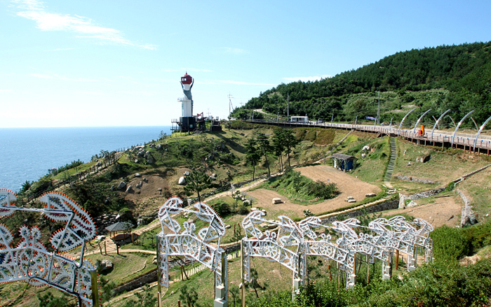  The Sunrise Park features snow crab illuminations (photo courtesy of Yeongdeok County) 