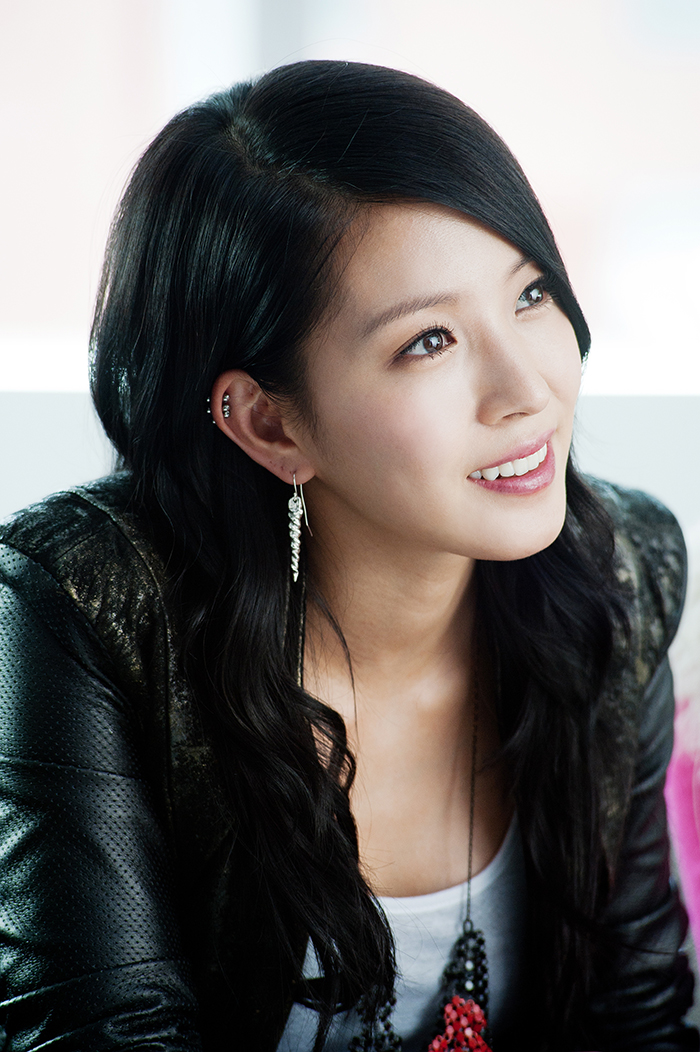 Singer BoA plays the lead character Aya in “Make Your Move.” “Naturalness in acting on the screen is more attractive to me than flamboyance in dancing on stage,” she said. (photo courtesy of S.M. Entertainment)