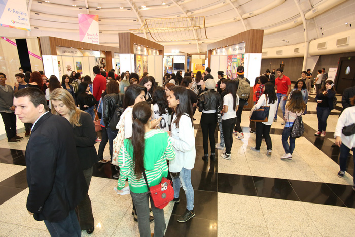  Huge crowds come to see the 2014 Korea Brand & Entertainment Expo held at the World Trade Center in São Paulo, Brazil. (photo courtesy of Korean Creative Content Agency) 