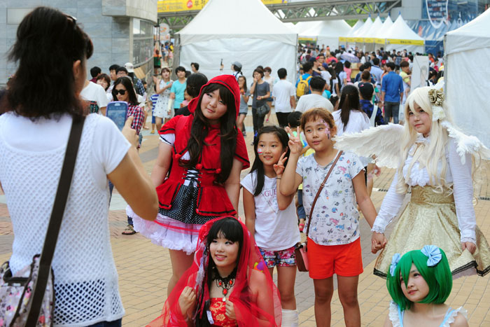 Young comic fans at the Bucheon International Comics Festival pose for a photo with in-costume actresses.