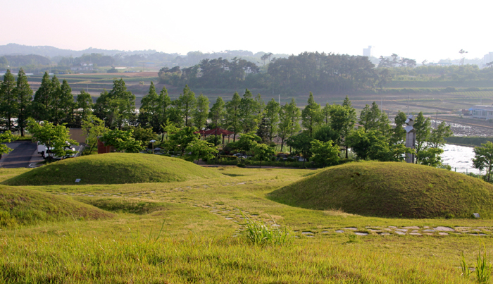 Bujang-ri_Tumuli_07.jpg