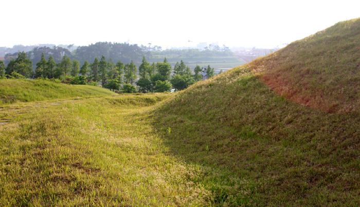 Bujang-ri_Tumuli_09.jpg