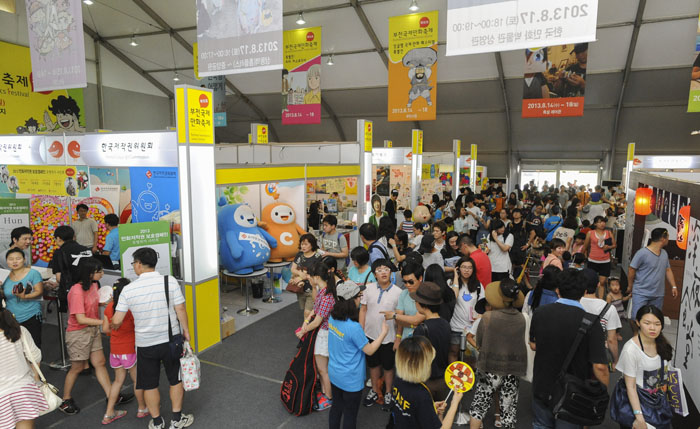  Large crowds come to see the 17th Bucheon International Comics Festival held from August 13 to August 17. (photos courtesy of the BICOF) 