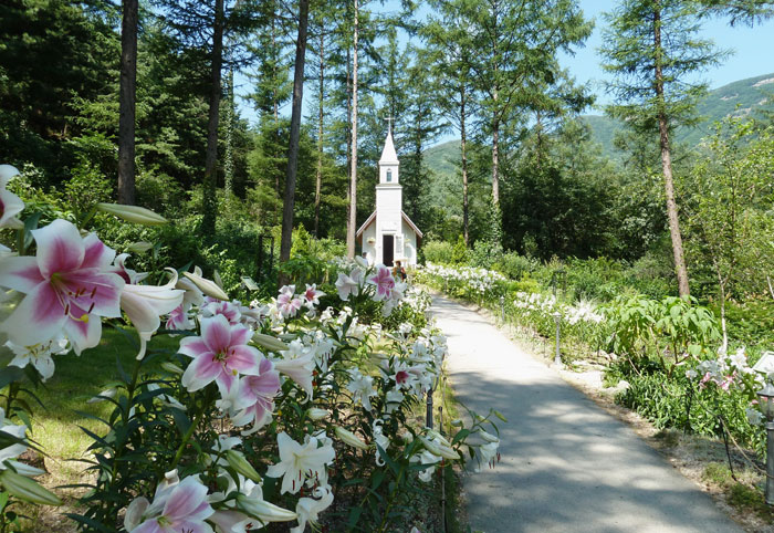 The small church at the Garden of Morning Calm is a well-known filming location for movies and soap operas.
