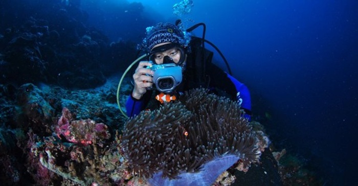 One of Charlie’s students having a close encounter with… Nemo!