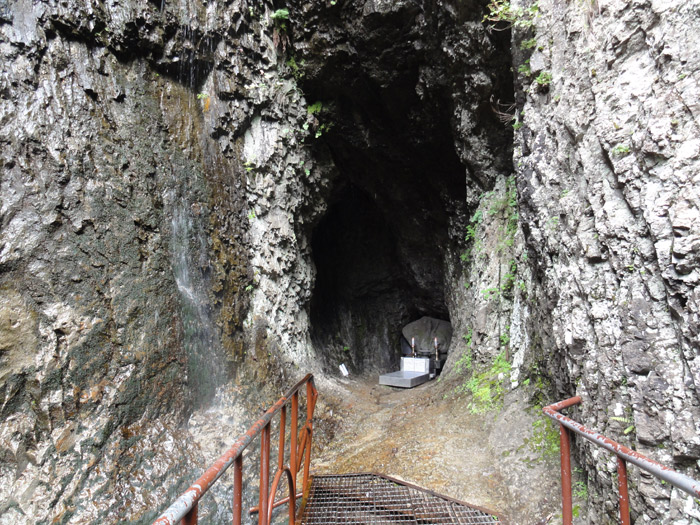 Juwang Cave of is one of the most well-known caves at Juwangsan Mountain. (photo courtesy of Cheongsong-gun County)