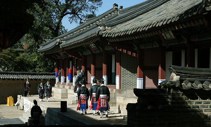 Ritual organizers carry out the ceremony on October 27.